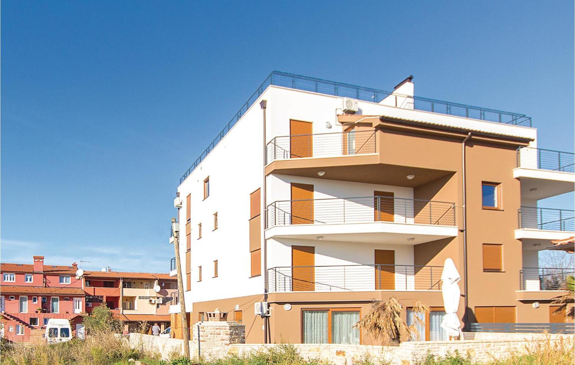 Lovely Apartment In Medulin With Kitchen Exterior foto